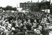 Рабочие завода «Серп и Молот» слушают заявление Советского правительства о вероломном нападении фашистской Германии на СССР 