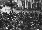 Жители Владивостока слушают по радио сообщение о нападении гитлеровской Германии на СССР    