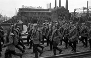 Рабочие Кировского завода уходят на фронт 