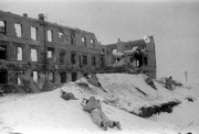  Бойцы 64-й армии ведут бой за дом в одном из районов Сталинграда 