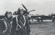 Ст лейтенант Добровольский Н.И. (слева) и капитан А. Г. Мачнев - летчики-орденоносцы
