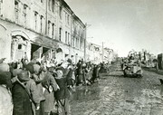 Население Вязьмы освобожденной от гитлеровцев, приветствуют советские войска, вступившие в город 13 февраля  1943 г. Место съемки: Западный фронт