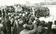 Жители освобожденной Одессы приветствуют советских воинов   10 апреля  1944 г.