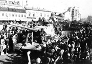 Жители Бухареста приветствуют советские войска, вступившие в город   31 августа  1944 г Место съемки: Бухарест