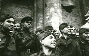 Солдаты подразделения капитана Неустроева, первыми ворвавшиеся в здание Рейхстага.Взвод разведки 674-го стрелкового полка. На переднем плане слева направо: 